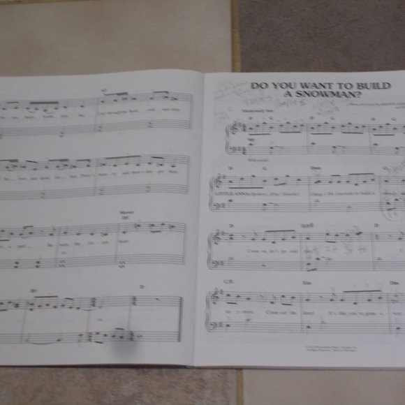 Collectable, "Frozen" easy piano, soft cover 71 pages - Picture 5 of 5